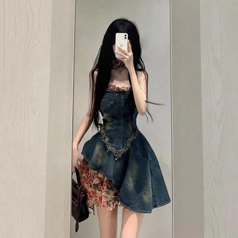 辣妹抹胸牛仔连衣裙女夏季高级感气质收腰显瘦小个子蓬蓬复古短裙
