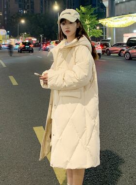 唐狮特价新款菱格连帽羽绒服女冬装设计感小众白色长款过膝外套