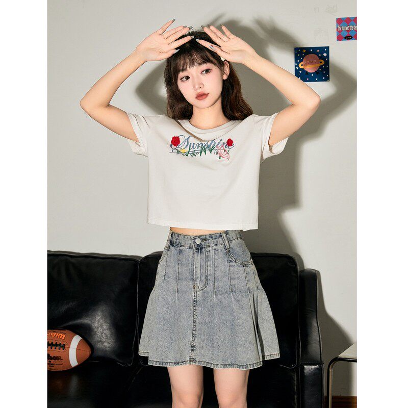 唐狮甜辣短款上衣女2026年新款夏季白色短袖T恤女正肩紧身体恤sz