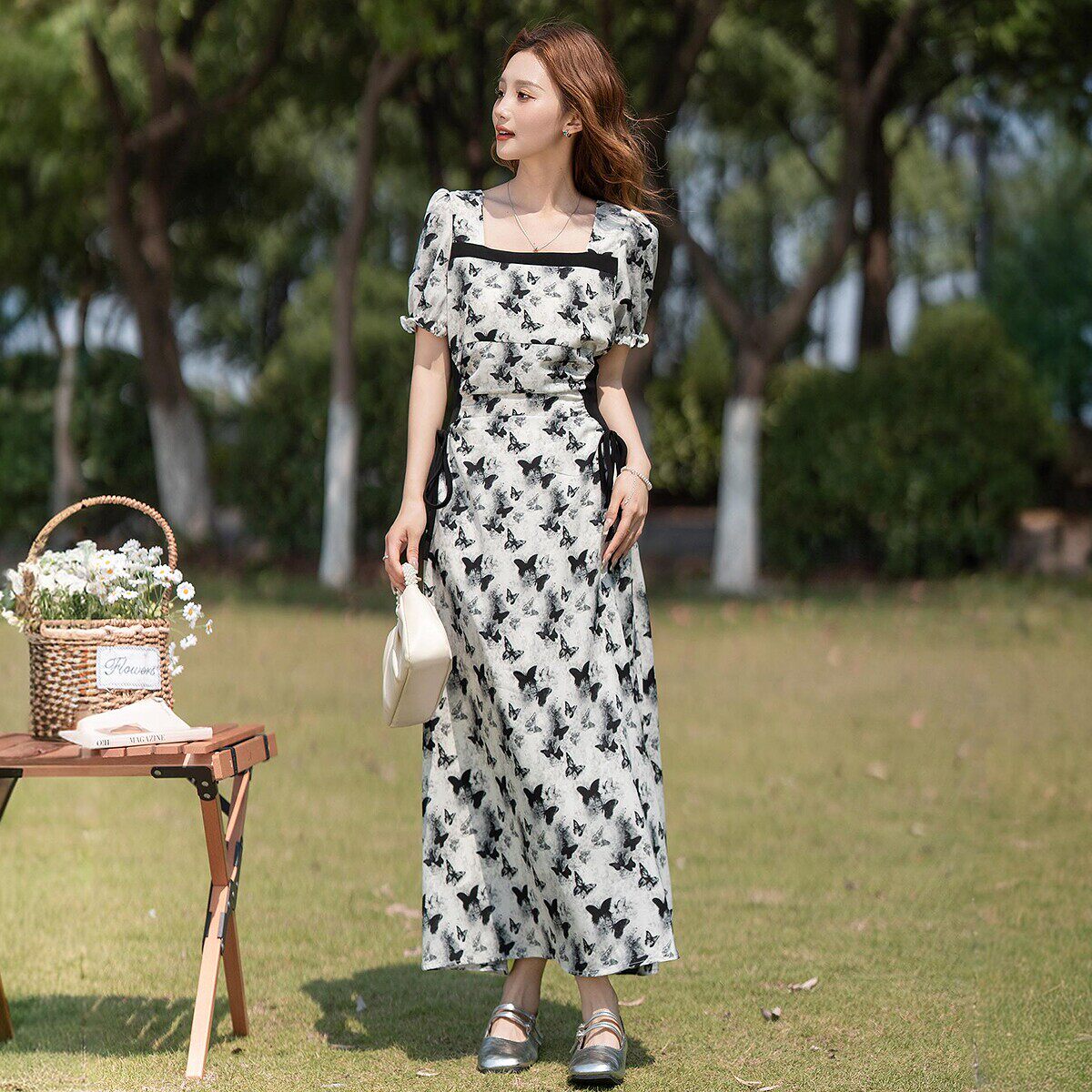 唐狮2026年春夏季新款女小方领蝴蝶印花法式气质短袖撞色连衣裙l5