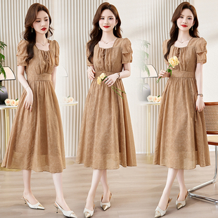 春装女款2026年新款高级感小个子新款女气质优雅方领修身连衣裙