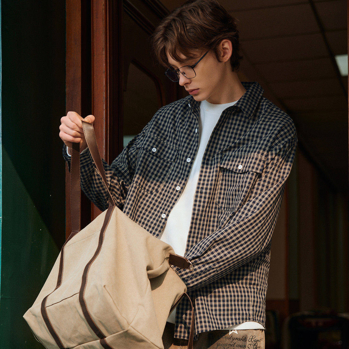 唐狮2026春季新款男翻领长袖衬衫格纹复古风休闲慵懒感通勤风穿搭