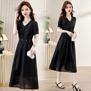 春装女款2026年新款高级感小个子夏装新款气质干练V领修身连衣裙