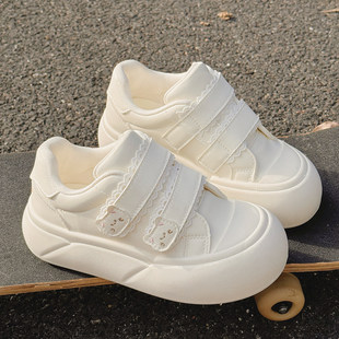 可爱小白鞋女学生厚底增高大头面包鞋配阔腿裤的鞋子运动休闲板鞋