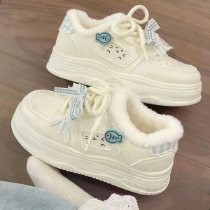 真皮女童休闲小白板鞋2025秋冬季新款加绒加厚可爱小众百搭面包鞋