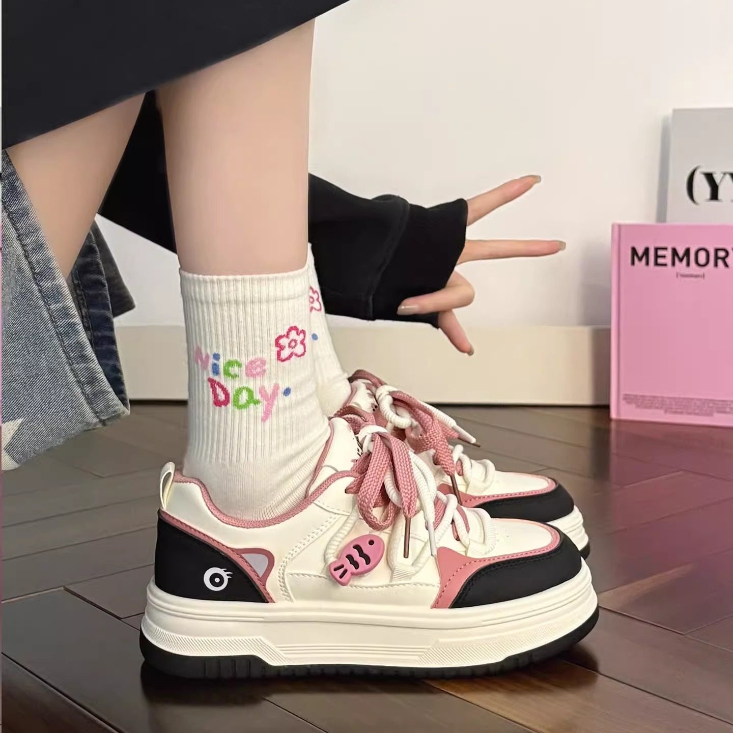 学生鞋子女款秋季2026新款超好看百搭小众爆款小白鞋厚底猫咪板鞋