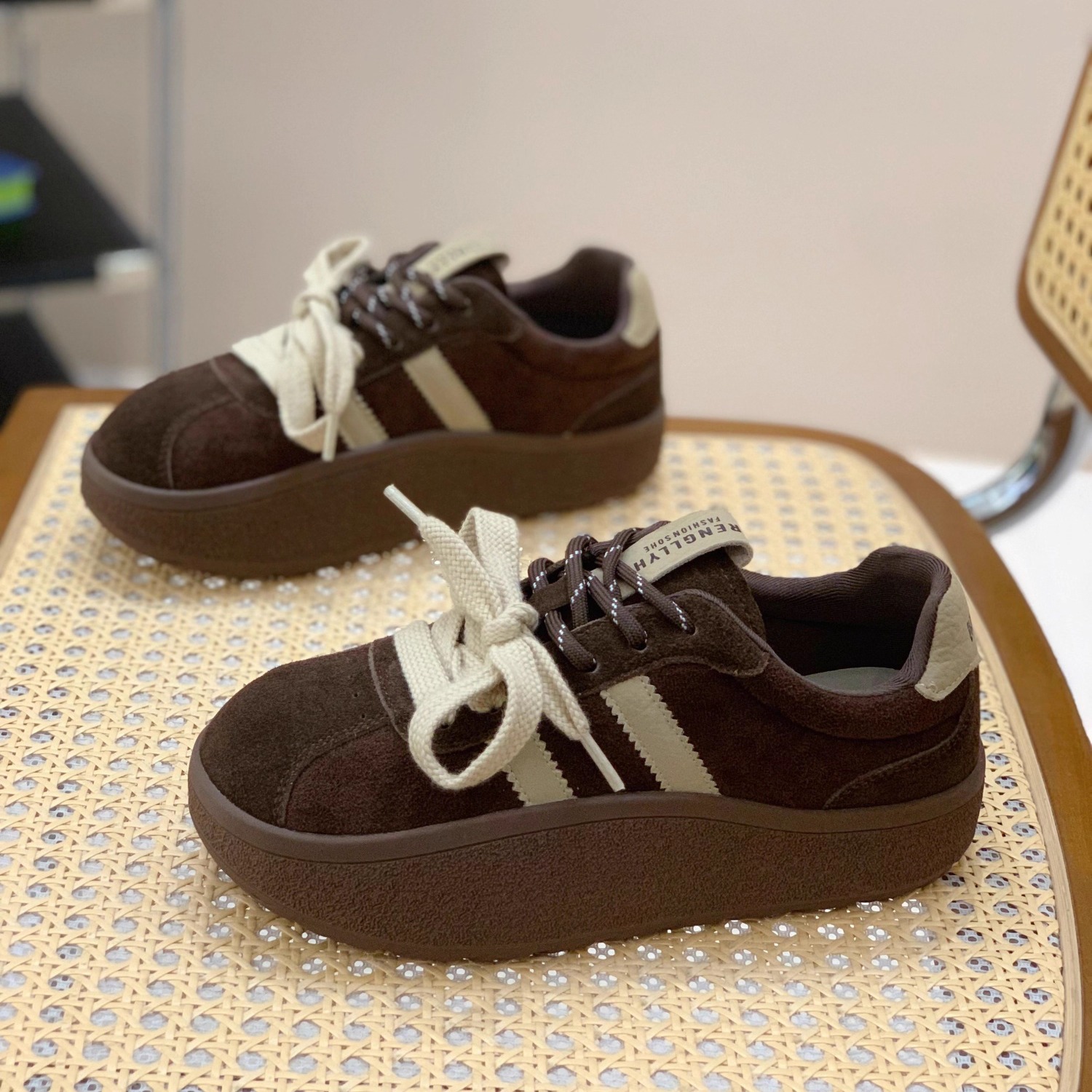 无注册商标秋冬美拉德厚底德训鞋