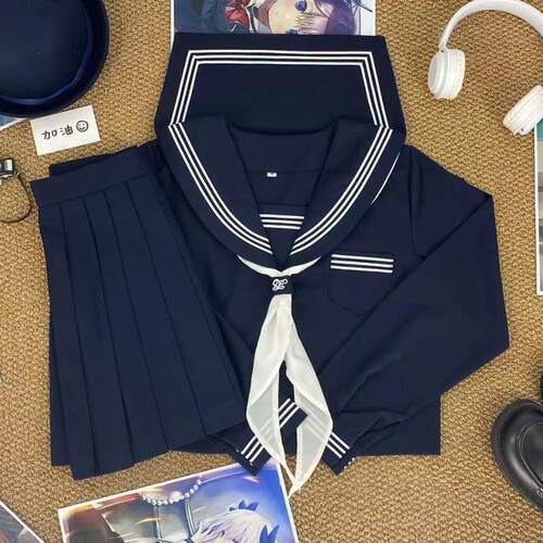 樱奈家改良绀三本水手服