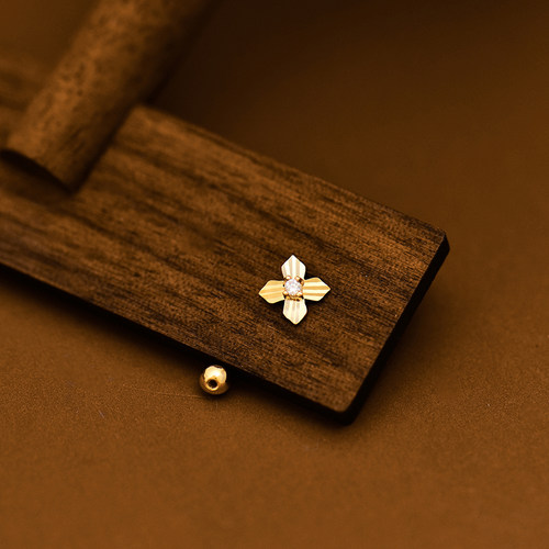 INNORE10k金镶钻四叶草螺纹耳钉