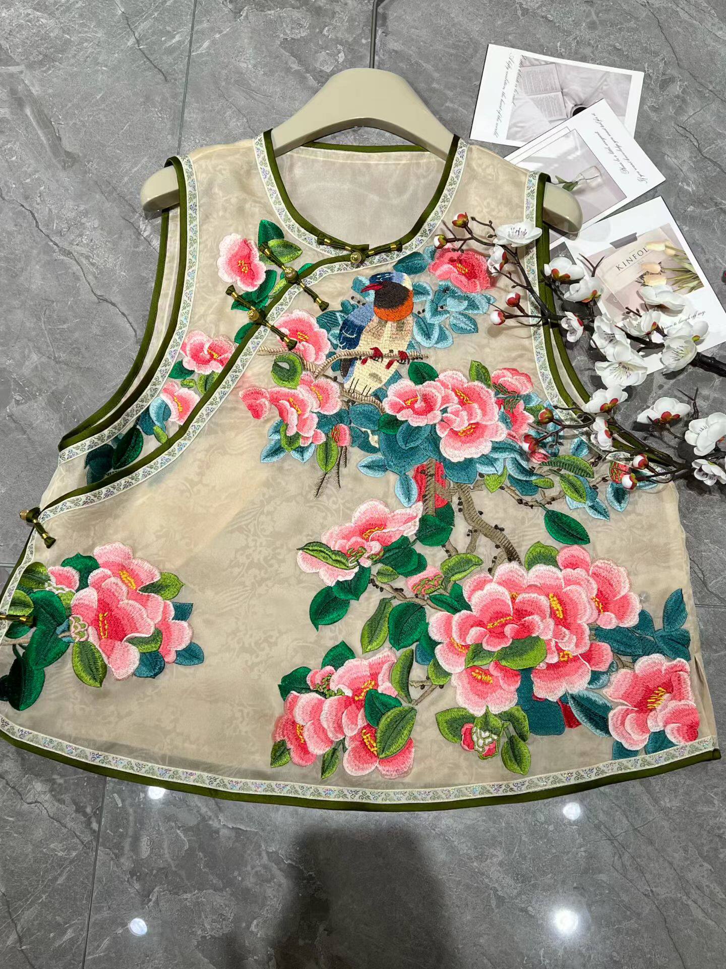 2026春夏高端定制真丝欧根纱绣花马甲女轻奢品质新中式设计感小众