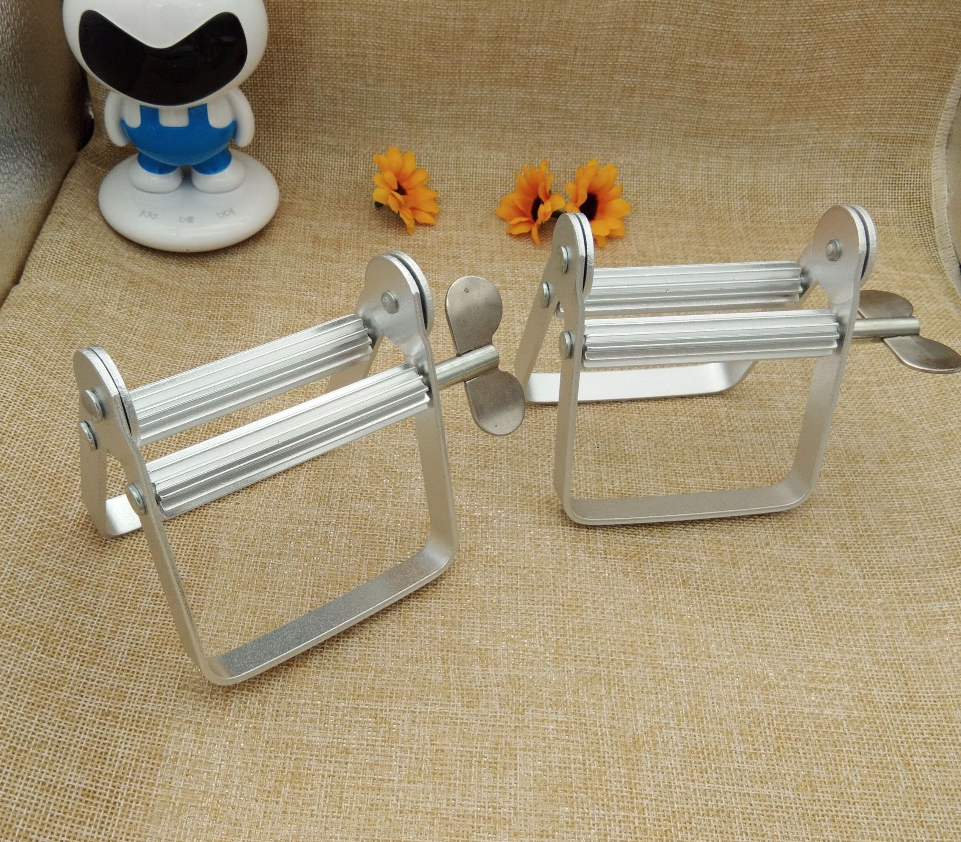 不锈钢挤膏器颜料挤膏夹色膏夹手拿挤染膏工具美发家用挤牙膏夹