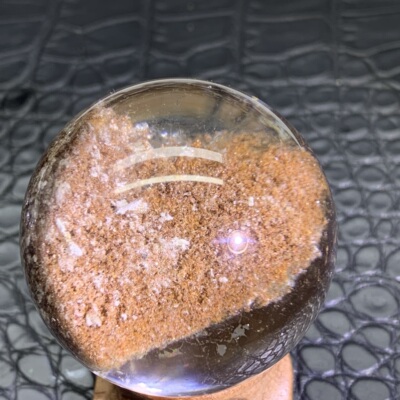 天然细闪幽灵矿水晶球摆件直径39.2毫米绿碧玺共生矿水晶球摆件