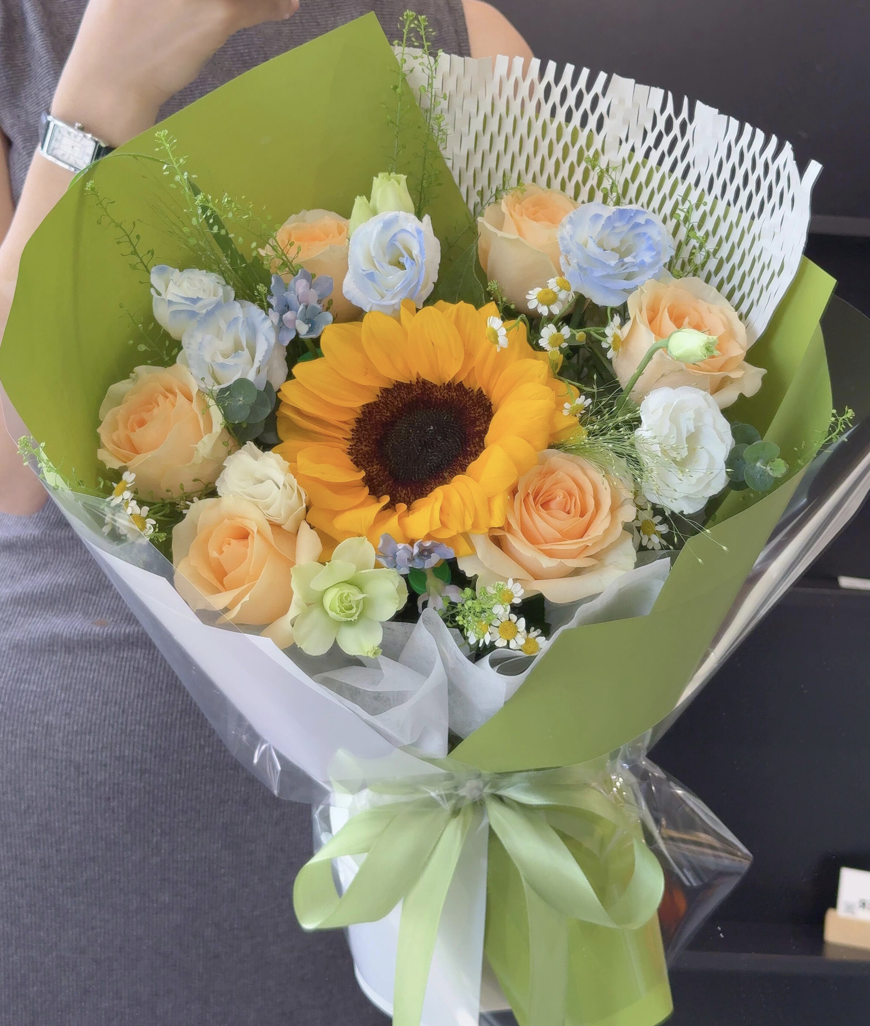 三八节小花束鲜花速递北京同城公司团购玫瑰花康乃馨老师送花上门