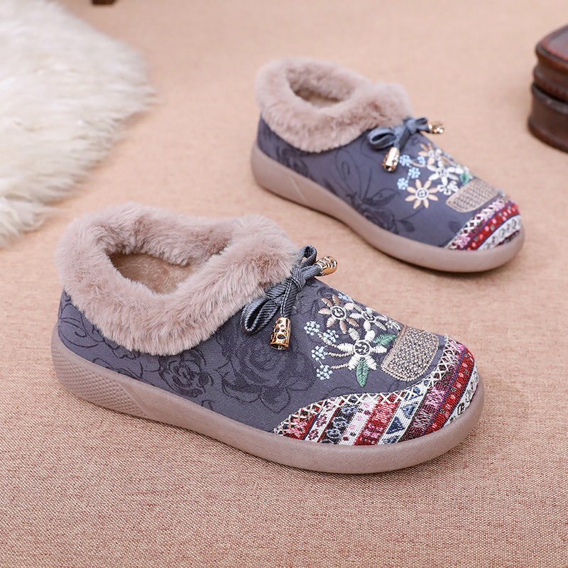 2025冬季新款老北京布鞋女加绒民族风绣花妈妈鞋一脚蹬保暖女棉鞋
