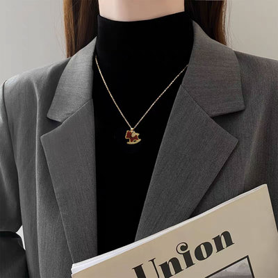 本命年安可拉红木马项链可爱百搭