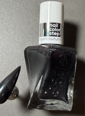 Essie微光疗甲油 Black Diamond深邃纯黑基底细腻银蓝绿偏光细闪