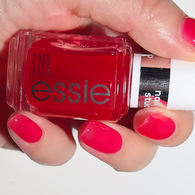 essie Glass Nails 187 full blown 半透玫红/树莓红厚涂浆果红