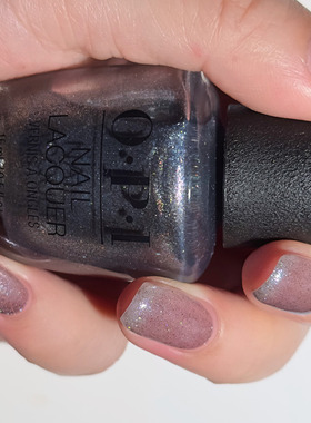 美国OPI指甲油 暗夜银河璀璨碳灰紫闪 MI08 opi nails the runway
