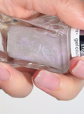 Essie 微光疗金属光泽顶油02Blushed Metal 粉紫偏光的细闪免照灯