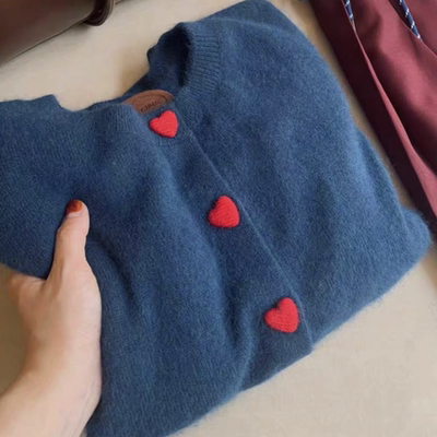 爱心扣慵懒浣熊绒毛衣开衫女