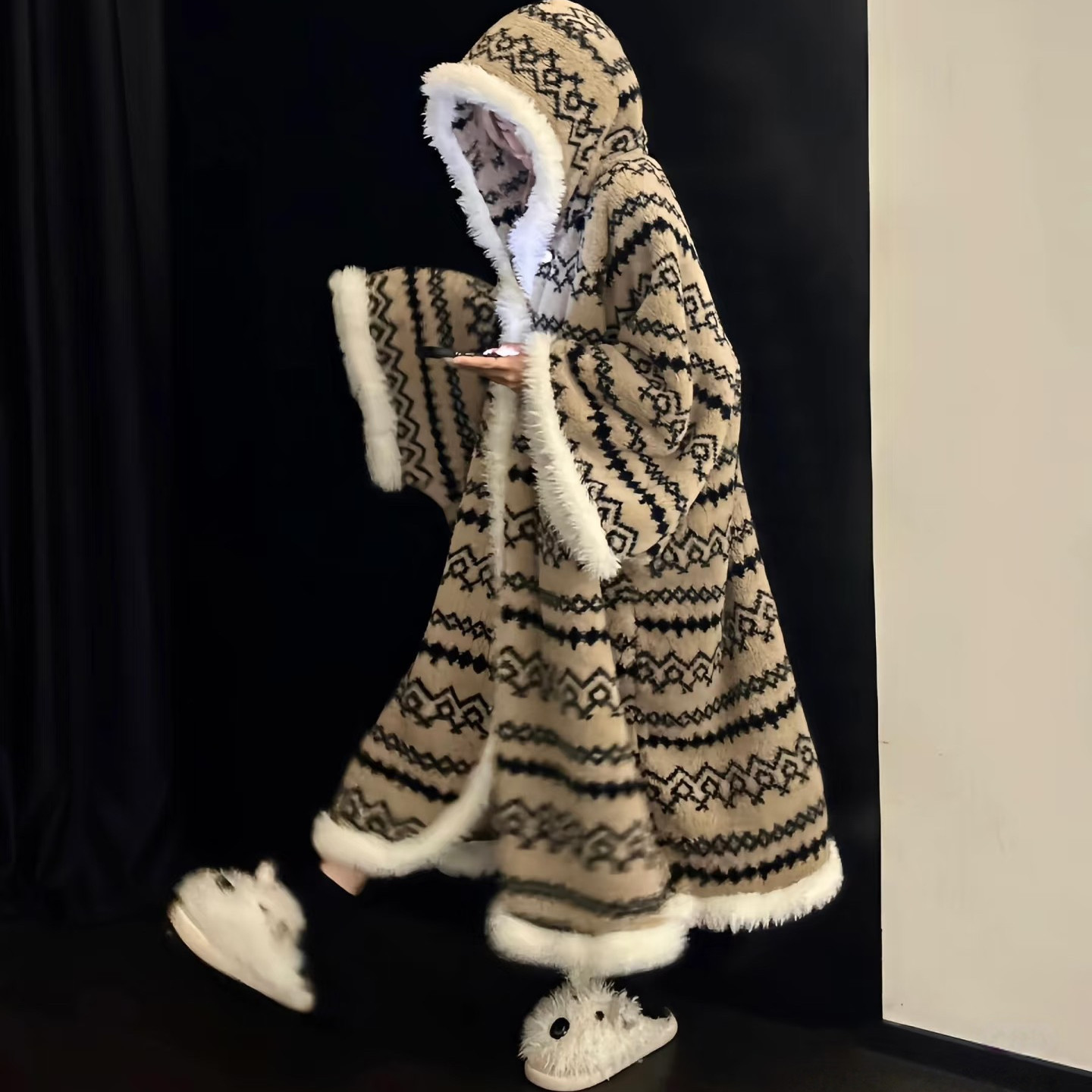 费尔岛纹斗篷睡袍 加厚珊瑚绒触感柔软连帽家居服外套睡衣女冬季