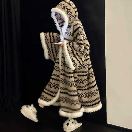 加厚珊瑚绒保暖连帽斗篷家居服