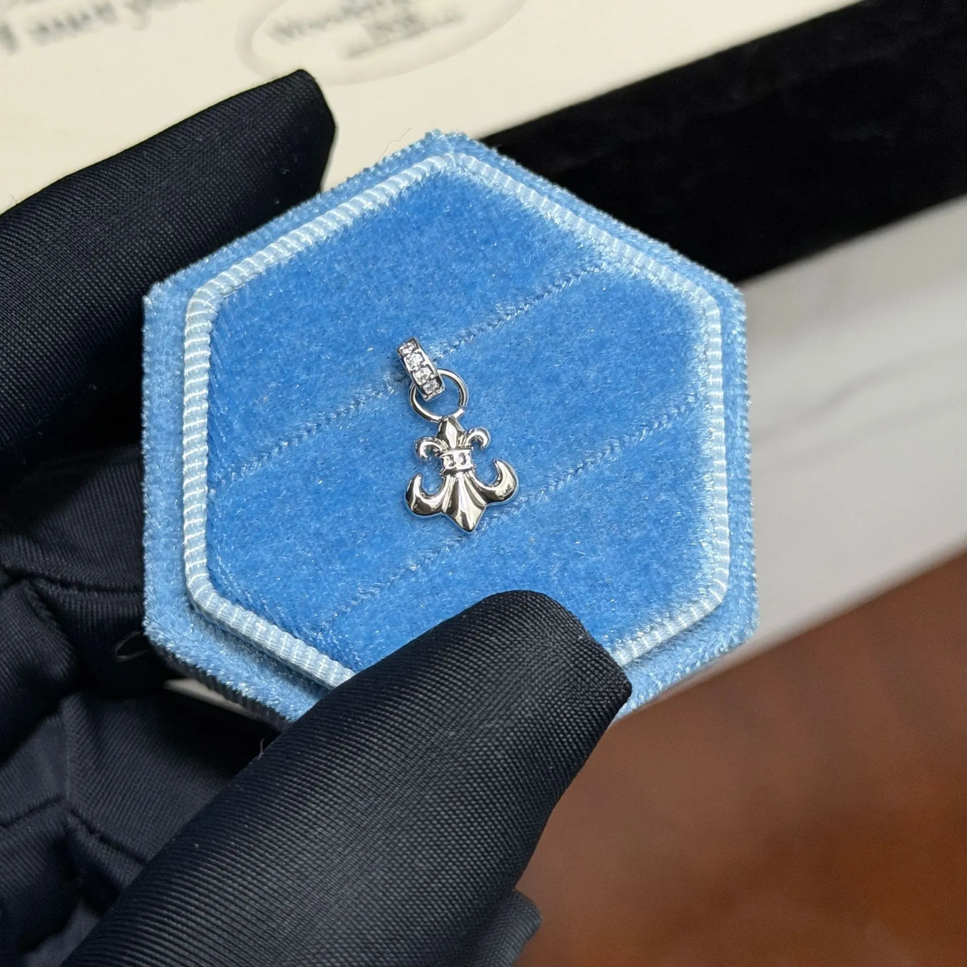 立体鸢尾花吊坠镶钻锆石耳钉平底钛钢耳饰耳骨钉养耳洞耳环耳蜗钉