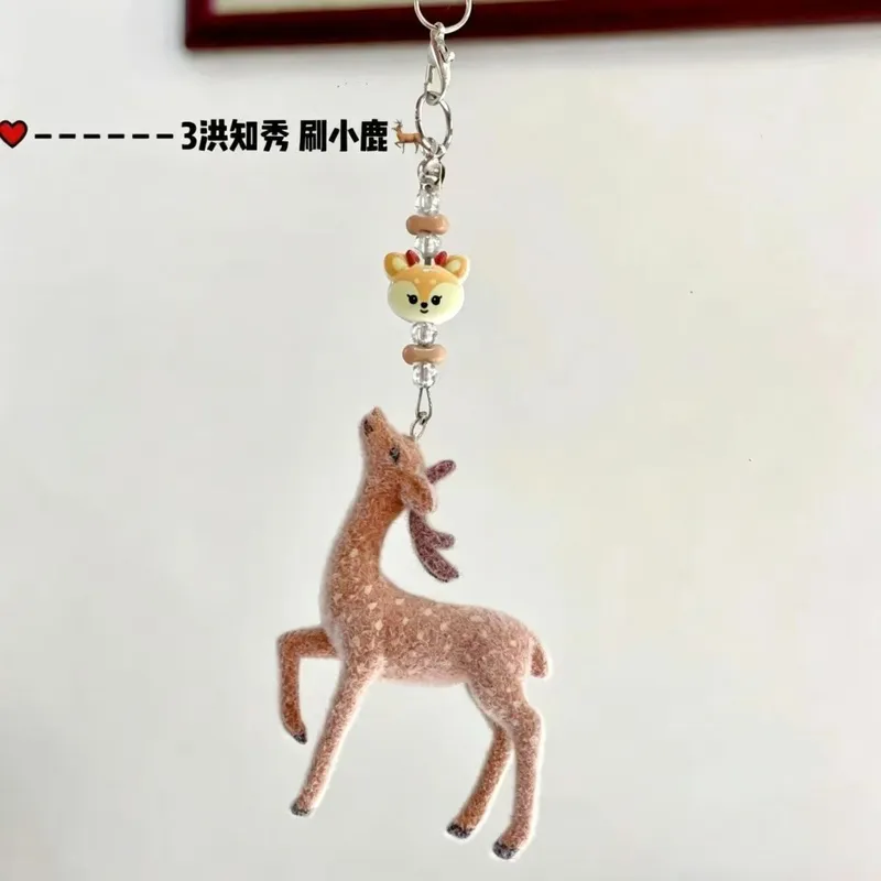跨境植绒梅花鹿动物钥匙扣树脂麋鹿钥匙扣吊坠饰品包包挂件装饰