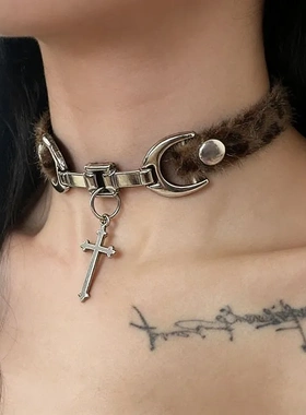 Y2K辣妹风个性十字架皮质choker项圈女生小众甜酷潮流嘻哈脖颈链