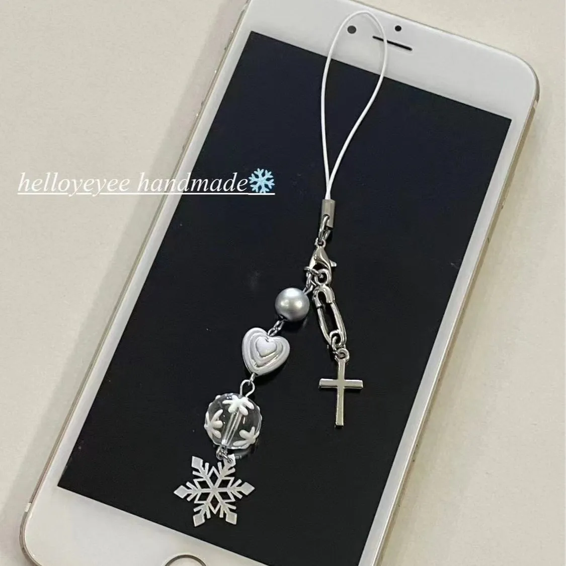 【helloyeyee雪花】纯洁冬日挂件手机链爱心十字架纯白串珠卡册
