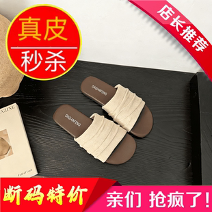 复古港风褶皱一字拖女2026年夏季新款外穿平底软底沙滩度假凉拖鞋