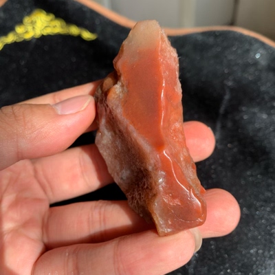 新疆哈密地表籽料天然红蛋白原石把玩件重83.2克戈壁奇石罗布泊料