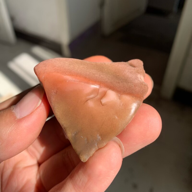 新疆哈密地表籽料天然红蛋白原石把玩件重68.3克戈壁罗布泊奇石料