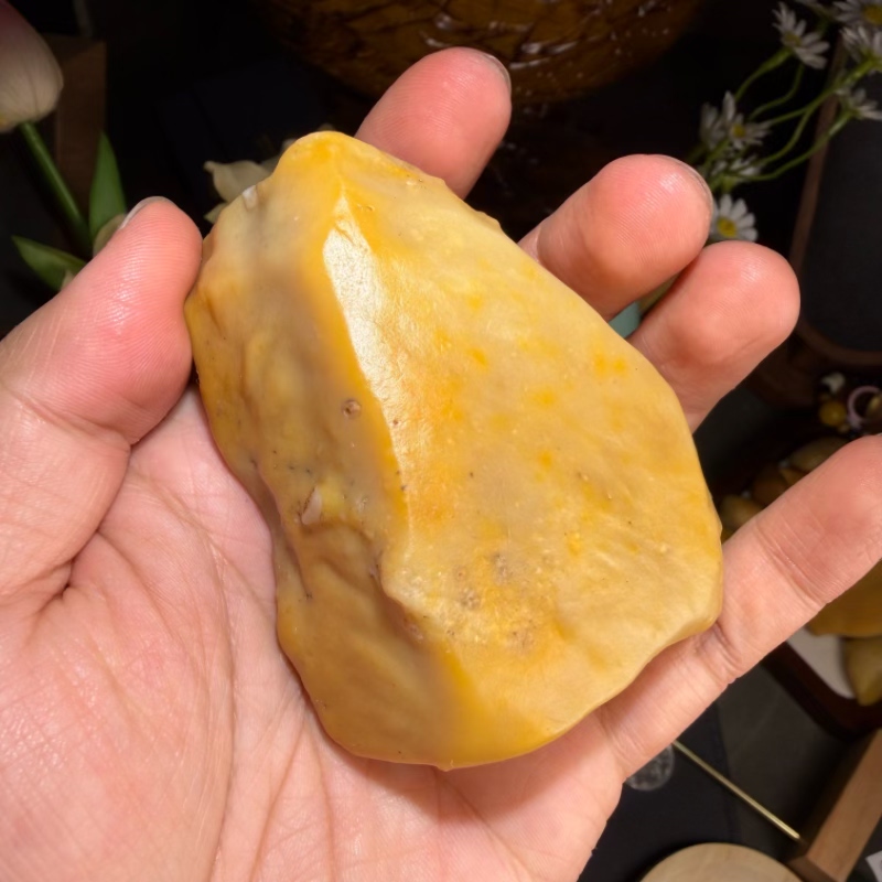 新疆地表籽料天然油坨子冻光沙漠漆原石把玩件重266克戈壁奇石料