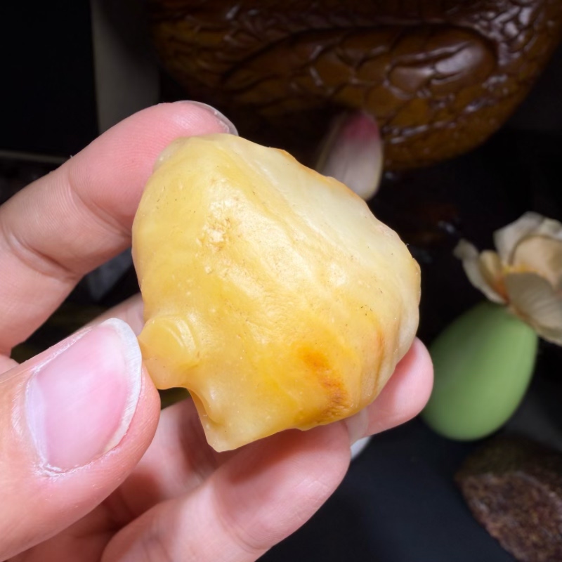 新疆北屯油坨子奇石冻光螺旋纹沙漠漆原石把玩件重64克品相完美料