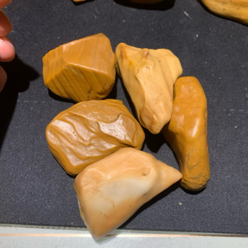 螺旋纹沙漠漆地表籽料一堆出吊坠手把件原石可雕刻金丝玉泥石批发