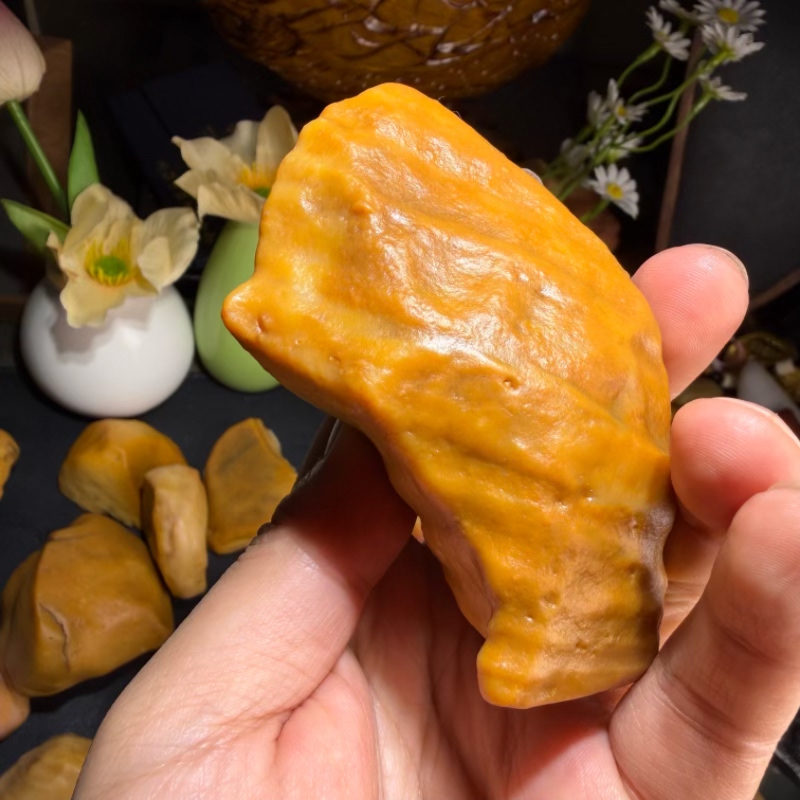 天然地表籽料鸡油黄油坨子象形大鸡腿螺旋纹沙漠漆原石把玩248克