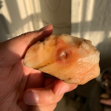 天然冻光沙漠漆原石把玩件重166.3克雕刻出精品戈壁奇石矿物标本