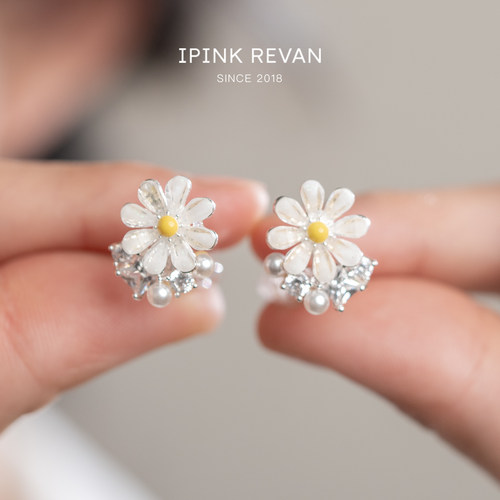 IPINK春夏小雏菊耳钉女三角耳夹