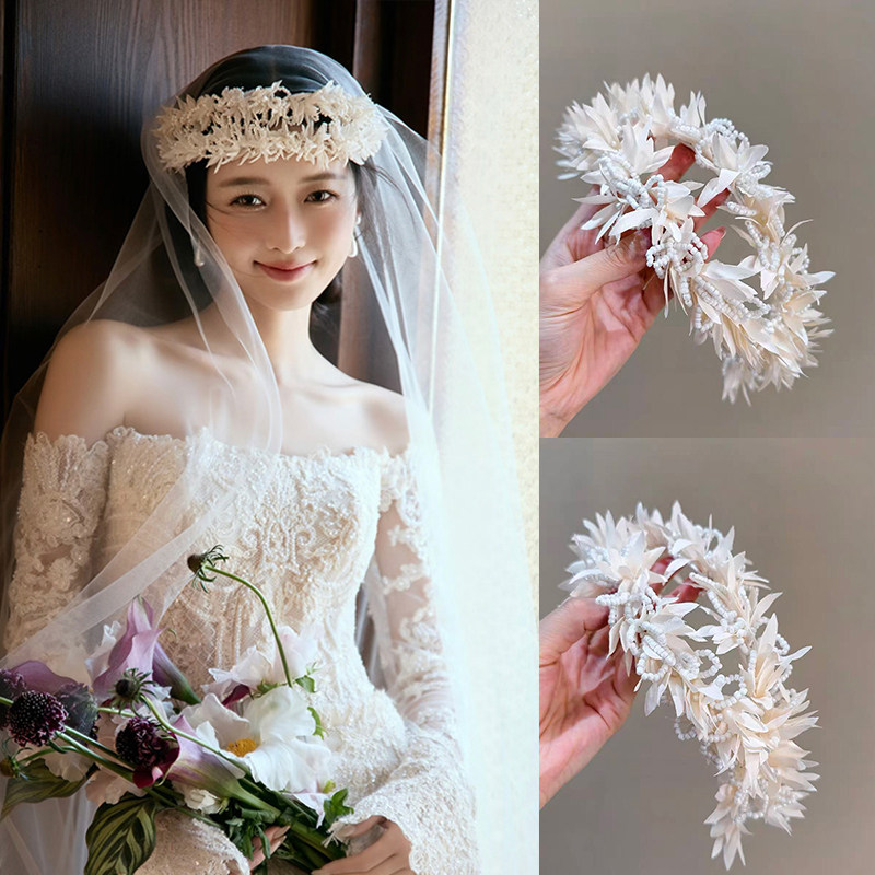 森系新娘白色花朵发箍婚礼造型图片
