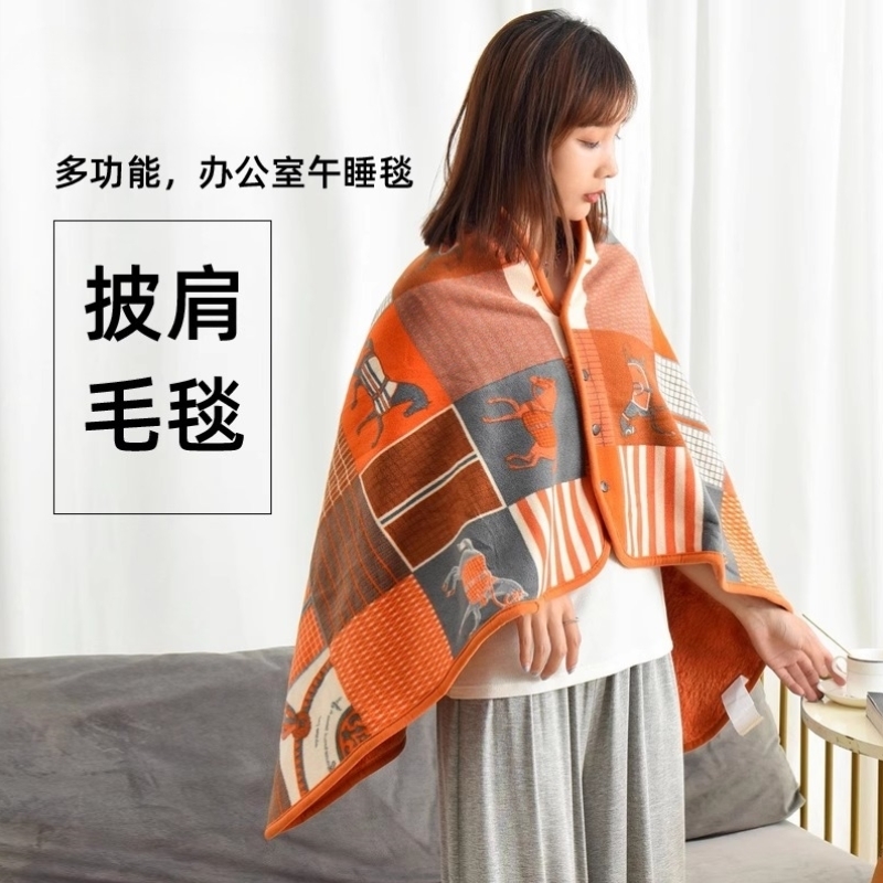 冬季斗篷式小毯子工位办公室午睡毯披肩毯毛毯两用午休车载小盖毯