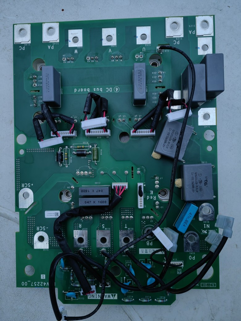 EAV42262-01施耐德变频器ATV610D45N4功率板EAV42257-00功率45KW