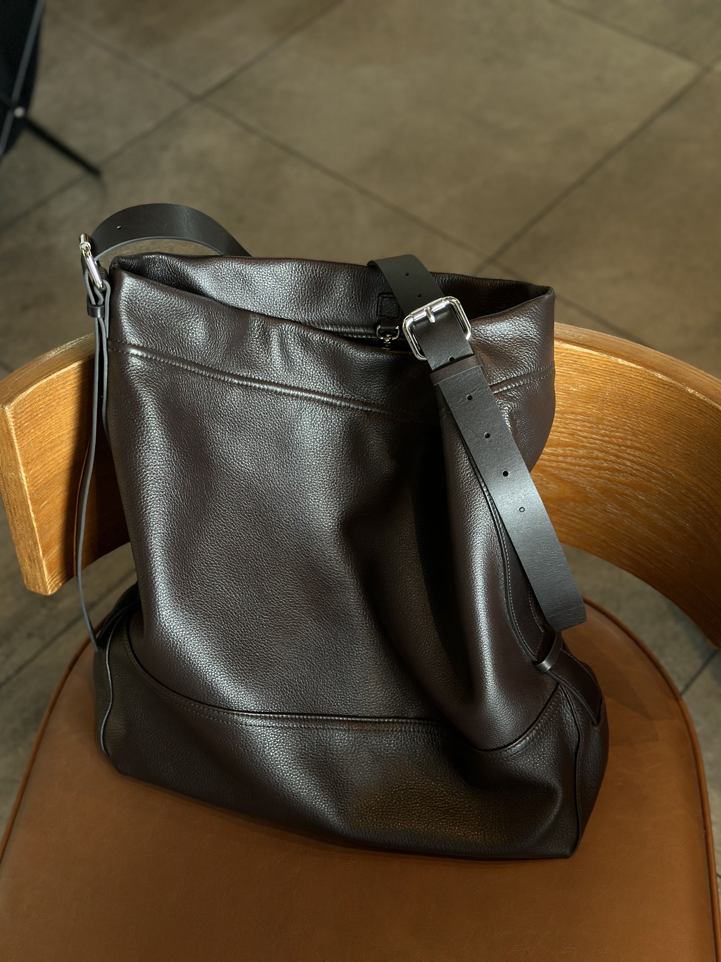 包包女2025新款秋冬真皮单肩腋下托特包大容量通勤百搭手提水桶包