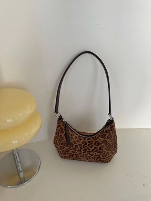 包包女2025新款秋冬大容量豹纹单肩斜挎包小众设计感腋下牛角包潮