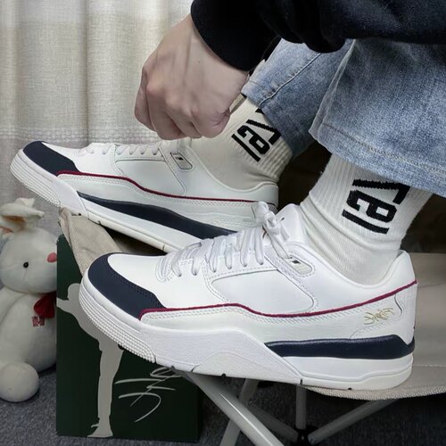 Jordan FLIGHT COURT 男款米黑色耐磨低帮复古篮球鞋 IH7321-131