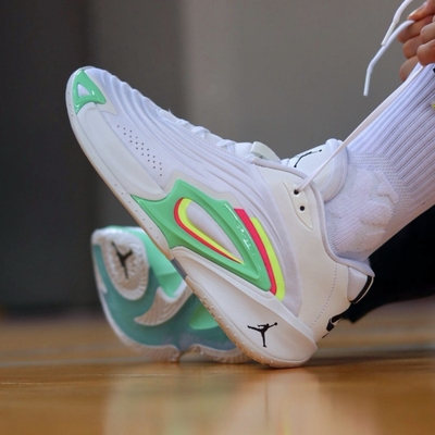 耐克/Nike Jordan Luka 3PF 男子缓震耐磨低帮篮球鞋 HQ5055-107