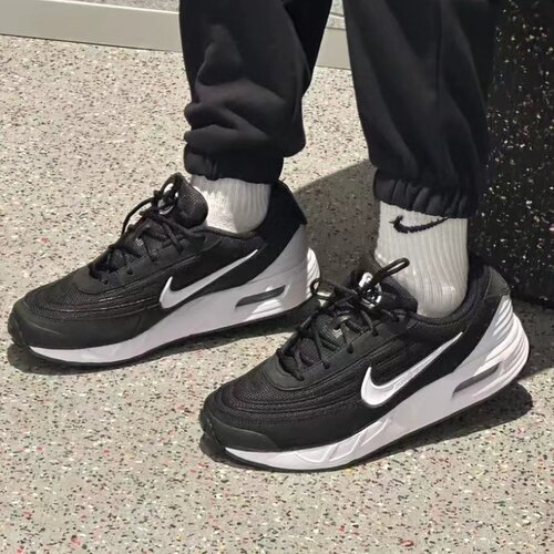 Nike AIR MAX VERSE 男款黑色织物皮革舒适低帮跑步鞋 FV1302-003