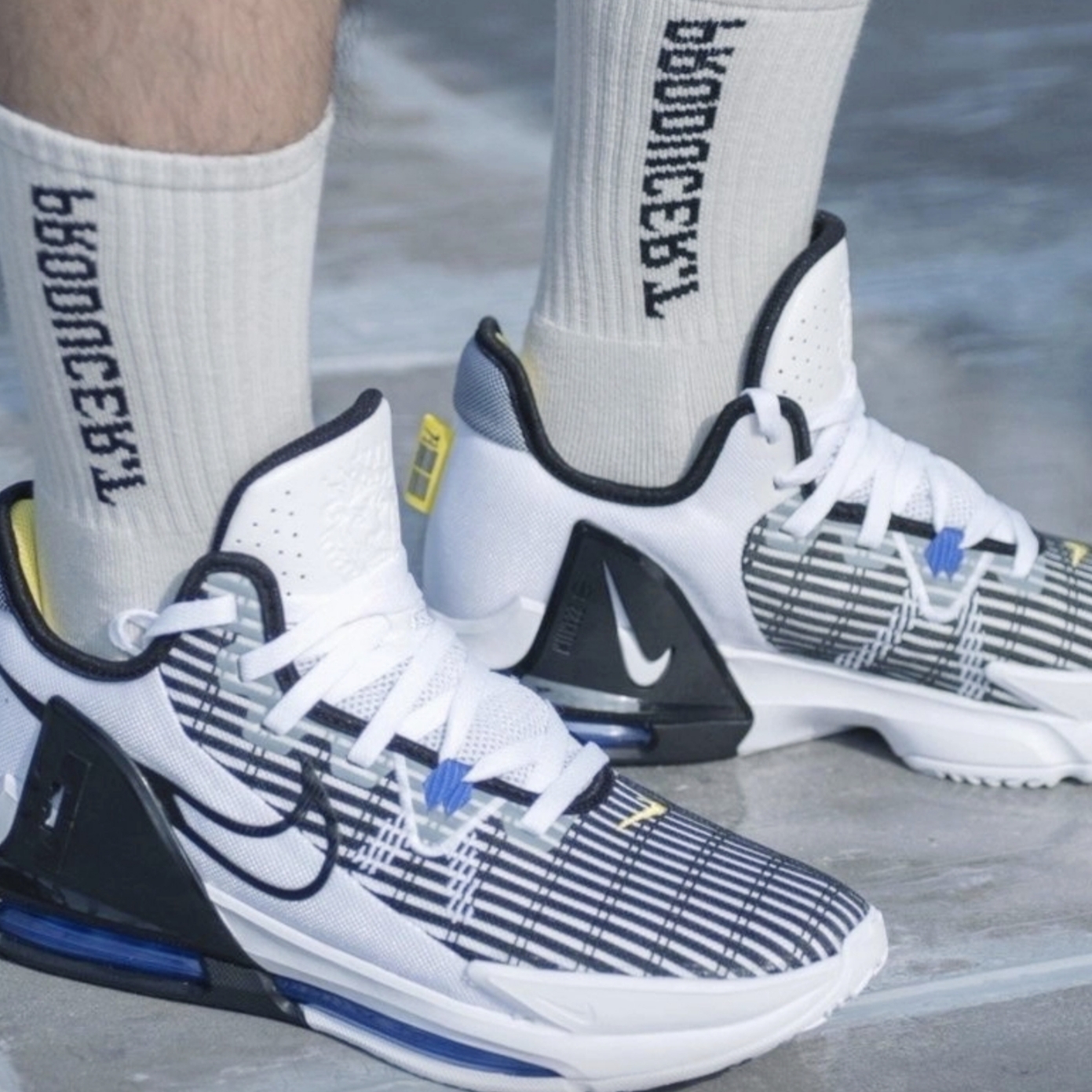 耐克/Nike Witness 6 大童复古减震回弹耐磨中帮篮球鞋DD0423