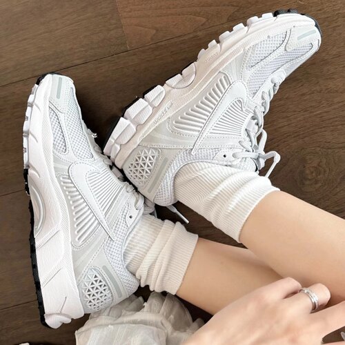 Nike Zoom Vomero 5女白色舒适减震透气低帮休闲跑步鞋FQ7079-100