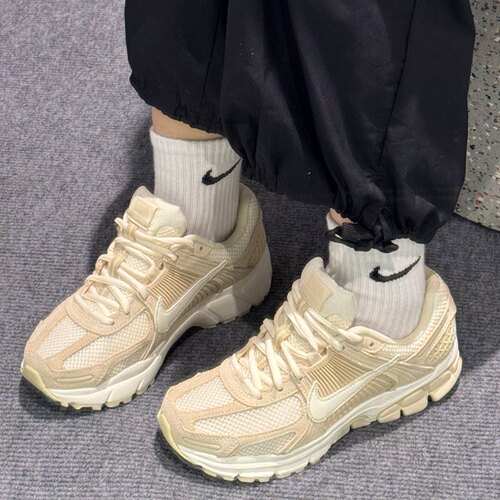 Nike Zoom Vomero 5 女款黄色舒适百搭透气低帮跑步鞋 HQ0458-200